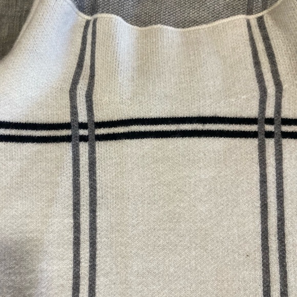 Max Studio White and Black Checkered Turtleneck Sweater - Picture 3 of 5